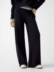 Guess Jeans Spodnie materiałowe 180566 Czarny Slim Fit. Czarne spodnie materiałowe Guess Jeans, xxl, z aplikacjami, z jeansu. Za 389.99 zł.