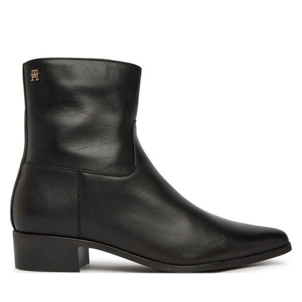 Botki Tommy Hilfiger. Czarne botki TOMMY HILFIGER, bez wzorów, bez obcasa, na płaskiej podeszwie, bez zapięcia. Za 699.99 zł.