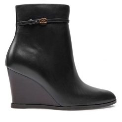 Botki Tory Burch. Czarne botki Tory Burch, bez wzorów, bez obcasa, na koturnie, bez zapięcia. Za 2,399.00 zł.
