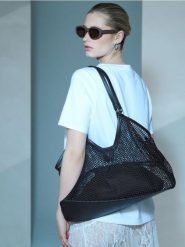 Duża siateczkowa torba z materiałową kosmetyczką - brązowy. Brązowe kufry i kosmetyczki Sinsay, bez wzorów, z materiału, duże, bez dodatków. Za 59.99 zł.