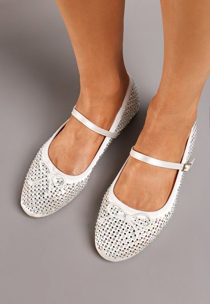 Białe Balerinki z Ażurową Cholewką i Paskiem na Klamrę Moraisa. Białe baleriny Born2be, w ażurowe wzory, z bawełny, bez obcasa, na płaskiej podeszwie. Za 44.99 zł.