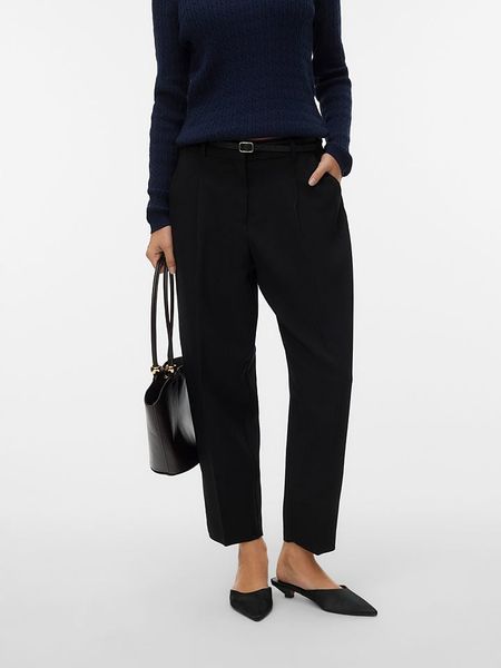 Vero Moda Spodnie w kolorze czarnym rozmiar: XS/L32. Czarne spodnie materiałowe Vero Moda, l, bez wzorów, z materiału. Za 119.95 zł.