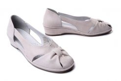 SUAVE 940116-81 natural, sandały damskie. Brązowe sandały Suave, bez wzorów, bez obcasa, na koturnie, bez zapięcia. Za 379.90 zł.