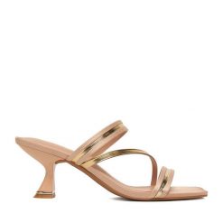 Klapki JENNY. Brązowe klapki Jenny, bez wzorów, bez obcasa. Za 129.99 zł.