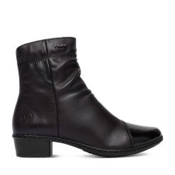 Botki Rieker. Brązowe botki Rieker, bez wzorów, bez obcasa, na słupku, bez zapięcia. Za 379.99 zł.