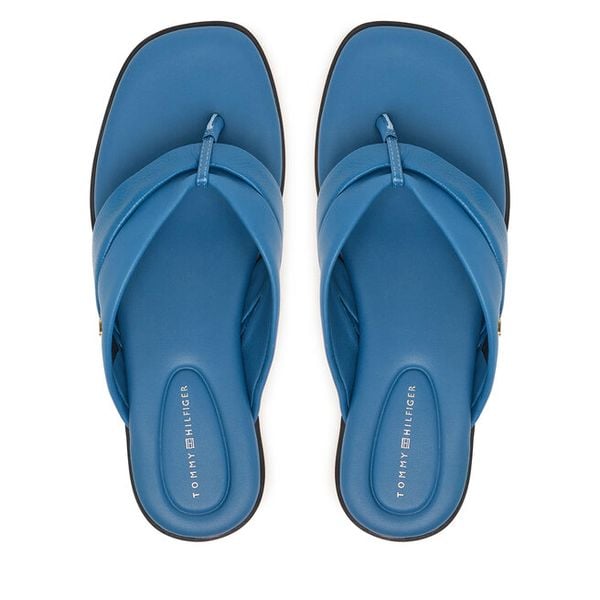 Japonki Tommy Hilfiger. Niebieskie klapki TOMMY HILFIGER, bez wzorów, bez obcasa. Za 359.99 zł.