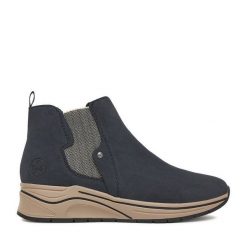Botki Rieker. Niebieskie botki Rieker, bez wzorów, bez obcasa, na płaskiej podeszwie, bez zapięcia. Za 359.99 zł.