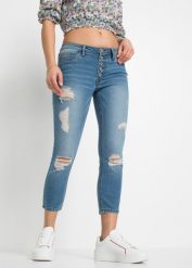Krótsze dżinsy z ozdobnymi przetarciami. Niebieskie jeansy bonprix, bez wzorów. Za 122.99 zł.