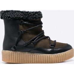 Pieces - Botki. Zielone botki Pieces, bez wzorów, z materiału, z okrągłym noskiem, bez obcasa, na obcasie, bez zapięcia. W wyprzedaży za 219.90 zł.