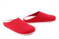 DR. BRINKMANN 320261-04 rot, kapcie damskie. Czerwone obuwie domowe Dr. Brinkmann, bez wzorów, bez zapięcia. Za 157.17 zł.