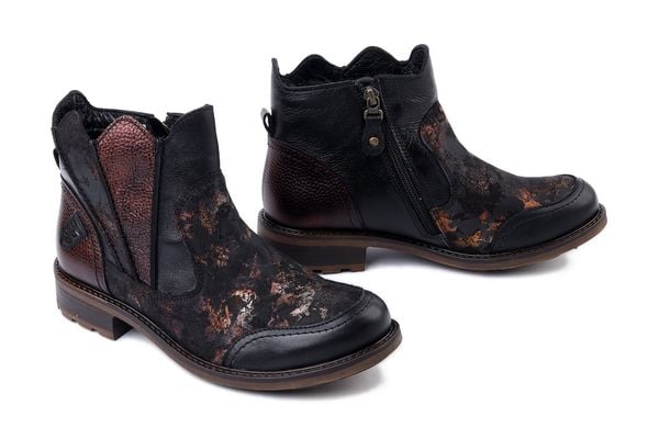 MACIEJKA 07006-02/00-8 brąz, botki damskie. Czarne botki Maciejka, bez wzorów, z polaru, bez obcasa, na obcasie, bez zapięcia. Za 414.67 zł.