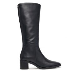 Kozaki Calvin Klein. Czarne kozaki Calvin Klein, bez obcasa, na słupku, bez zapięcia. Za 949.99 zł.
