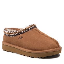 Kapcie Ugg. Brązowe obuwie domowe UGG, bez wzorów, bez zapięcia. Za 569.99 zł.