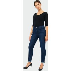 Jeansowe spodnie rurki. Szorty Greenpoint, bez wzorów, z bawełny. Za 119.99 zł.