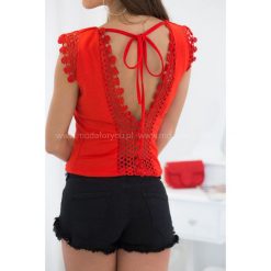 Bluzka Gipiura Red. Bluzki marki Modaforyou. Za 79.00 zł.