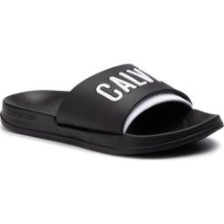 Klapki CALVIN KLEIN - Slide KW0KW00779 BEH. Czarne klapki Calvin Klein, bez wzorów, z materiału, bez obcasa. Za 129.00 zł.