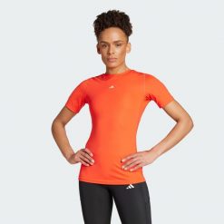 Koszulka Techfit Training. Białe bluzki Adidas, l, bez wzorów, z dzianiny, sportowe, bez kołnierzyka, bez ramiączek. Za 169.00 zł.