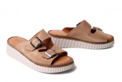 Artiker Relaks 58C2000 light brown, klapki damskie. Brązowe klapki Artiker Relaks, bez wzorów, z nubiku, bez obcasa, na koturnie. Za 229.90 zł.