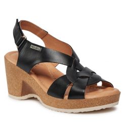 Sandały Pikolinos. Czarne sandały Pikolinos, bez wzorów, bez obcasa, na koturnie, bez zapięcia. Za 439.99 zł.