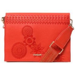 Desigual czerwona torebka crossbody Bols Dark Amber Imperia. Czerwone torebki klasyczne Desigual, bez wzorów, bez dodatków. W wyprzedaży za 175.00 zł.