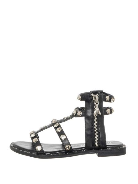 Patrizia Pepe Skórzane sandały w kolorze czarnym rozmiar: 30. Czarne sandały Patrizia Pepe, z aplikacjami, klasyczne, bez obcasa, bez zapięcia. Za 351.95 zł.