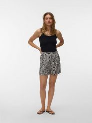 Vero Moda Top w kolorze czarnym rozmiar: M. Czarne topy Vero Moda, m, bez wzorów, z bawełny, bez kołnierzyka, bez ramiączek. Za 60.45 zł.