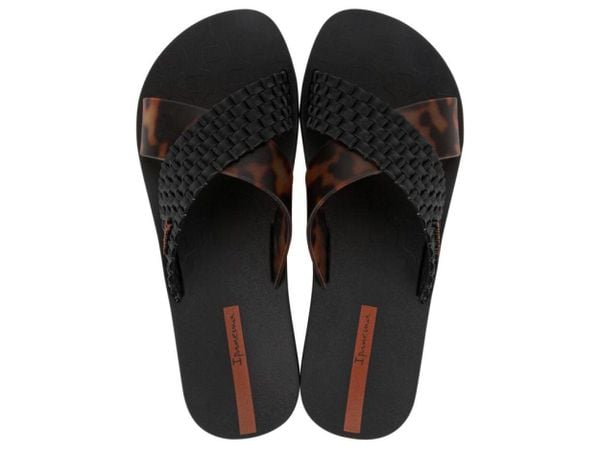 Klapki basenowe damskie Ipanema Sense Slide. Czarne klapki Ipanema, bez wzorów, z materiału, bez obcasa. Za 129.99 zł.