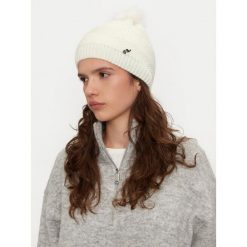 Czapka Aulp. Białe czapki Aulp, bez wzorów. Za 159.99 zł.