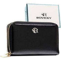 Duży, czarny portfel damski ze skóry ekologicznej zamykany suwakiem - Rovicky. Czarne portfele ROVICKY, bez wzorów, ze skóry ekologicznej. Za 69.99 zł.