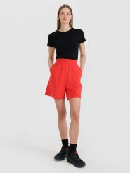 4F Spodenki dresowe damskie - czerwone XS. Czerwone szorty 4f, bez wzorów, z bawełny, sportowe. W wyprzedaży za 59.99 zł.