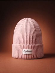 Czapka beanie z wiskozą - różowy. Czerwone czapki Sinsay, bez wzorów, z wiskozy. Za 15.99 zł.