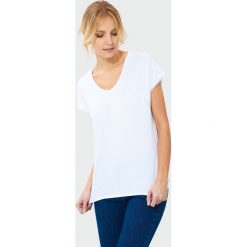 Top typu oversize. Topy Greenpoint, bez wzorów, z elastanu, bez kołnierzyka, bez ramiączek. Za 24.99 zł.