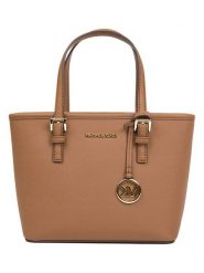 Michael Kors Torebka w kolorze jasnobrązowym - 22 x 18 x 10 cm rozmiar: onesize. Brązowe torby na ramię Michael Kors, bez wzorów, z materiału, przez ramię, bez dodatków. Za 739.99 zł.