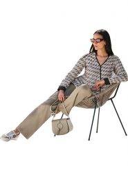 Heine Bluzka w kolorze beżowym rozmiar: 50. Brązowe bluzki Heine, bez wzorów, z wiskozy, bez kołnierzyka, bez ramiączek. Za 74.11 zł.