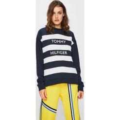 Tommy Hilfiger - Bluza. Niebieskie bluzy TOMMY HILFIGER, l, bez wzorów, z bawełny, bez kaptura. W wyprzedaży za 239.90 zł.