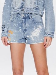 Guess Szorty jeansowe Mom W3GD26 D4YO0 Niebieski Regular Fit. Niebieskie szorty Guess, z aplikacjami, z bawełny. Za 249.99 zł.