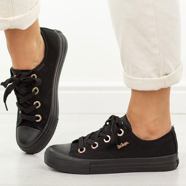 Czarne trampki damskie Lee Cooper 4069. Czarne trampki Lee Cooper, bez wzorów, z gumy, bez zapięcia. Za 159.00 zł.