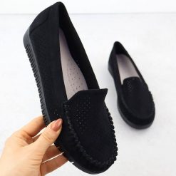 Mokasyny półbuty zamszowe ażurowe czarne Potocki 25-11316. Czarne mokasyny POTOCKI, w ażurowe wzory, z nubiku, bez obcasa. Za 76.50 zł.