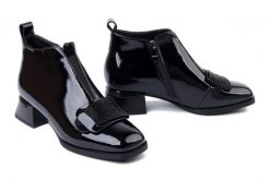 ARTIKER RELAKS 57C1037 czarny, botki damskie. Czarne botki Artiker Relaks, bez wzorów, z gumy, bez obcasa, na obcasie, bez zapięcia. Za 359.90 zł.