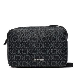 Torebka Calvin Klein. Czarne listonoszki Calvin Klein, bez wzorów, bez dodatków. Za 219.99 zł.