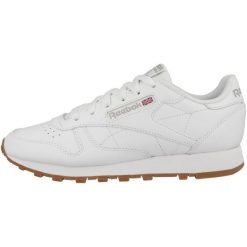 Buty do chodzenia damskie Reebok Classic Leather. Białe obuwie sportowe Reebok, z gumy, bez zapięcia, trekkingowe, Reebok Classic. Za 448.00 zł.