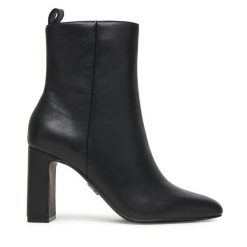 Botki Steve Madden. Czarne botki Steve Madden, bez wzorów, bez obcasa, na słupku, bez zapięcia. Za 639.99 zł.