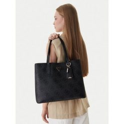 Torebka Guess. Czarne shopper Guess, z aplikacjami, bez dodatków. Za 719.99 zł.