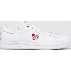Adidas Originals - Buty Stan Smith. Białe obuwie sportowe Adidas Originals, z gumy, bez zapięcia. W wyprzedaży za 349.90 zł.