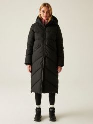 Regatta Płaszcz pikowany "Ujeane" w kolorze czarnym rozmiar: 42. Czarne płaszcze Regatta, bez wzorów, bez kaptura. Za 317.62 zł.