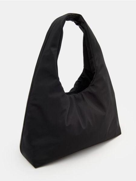 Torba na ramię typu hobo - czarny. Czarne torby na ramię Sinsay, bez wzorów, na ramię, bez dodatków. Za 35.99 zł.