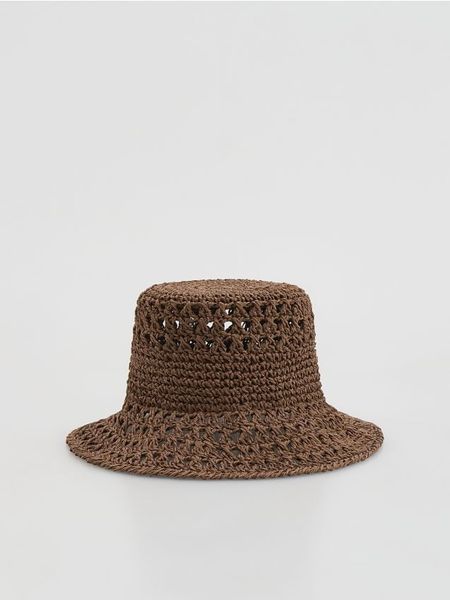 Słomkowy kapelusz bucket - brązowy. Brązowe kapelusze Reserved, bez wzorów. Za 79.99 zł.