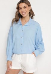 Niebieska Koszula z Wiskozą o Kroju Nietoperza Sonaretia. Niebieskie koszule Born2be, bez wzorów, z jeansu, eleganckie, bez kołnierzyka, bez ramiączek. Za 84.99 zł.
