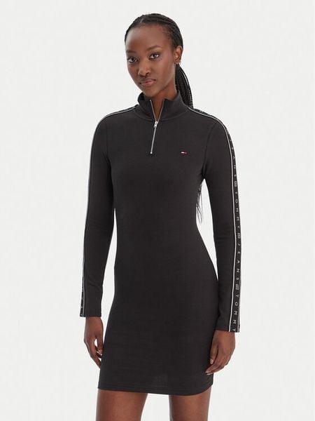 Tommy Jeans Sukienka codzienna DW0DW22529 Czarny Regular Fit. Czarne sukienki Tommy Jeans, na co dzień, l, bez wzorów, z jeansu, bez kołnierzyka, bez ramiączek, proste. Za 409.99 zł.