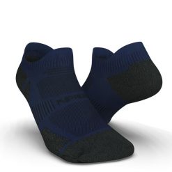 Skarpetki do biegania Kiprun Run 900 niskie cienkie. Niebieskie skarpety KIPRUN, bez wzorów, z elastanu. Za 29.99 zł.